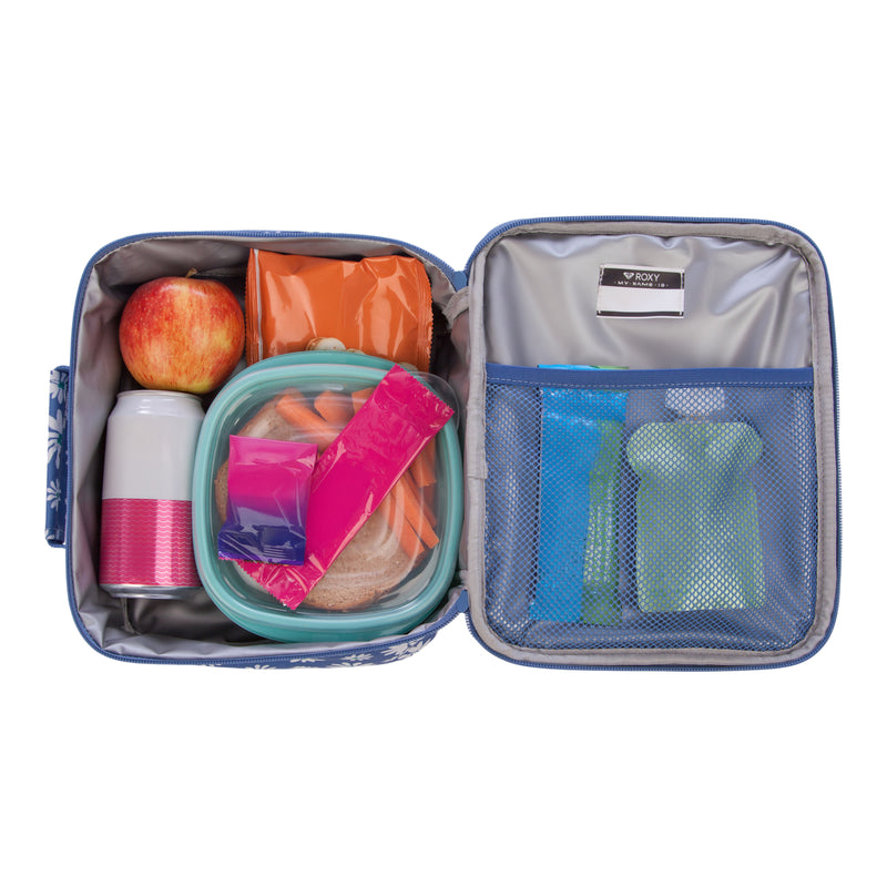 The Groove In Life Insulated Bag by Roxy is shown open, displaying an apple, a canned drink, a sandwich, carrot sticks in a round container, and assorted wrapped snacks inside. The lid’s mesh pocket contains two blue ice packs and a green bottle. Made from recycled polyester, this sustainable bag keeps your meals fresh while supporting eco-friendly choices.