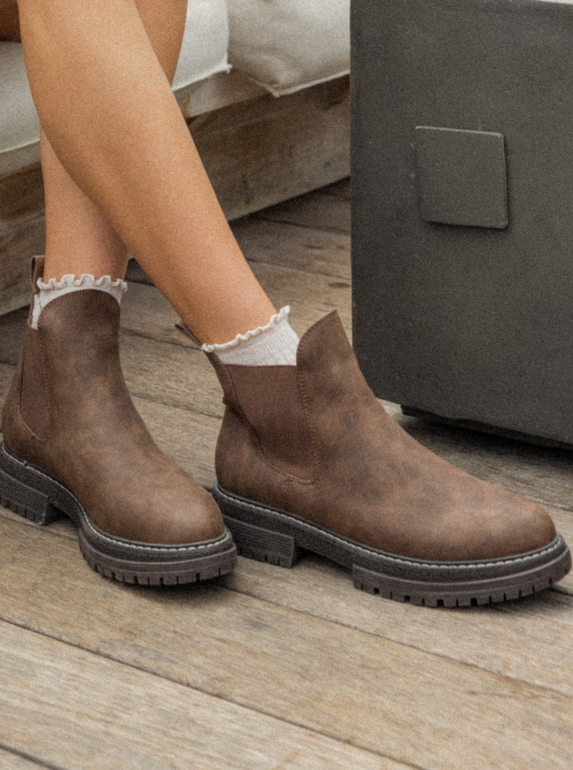 Lorena Chelsea Slip-On Boots - Brown